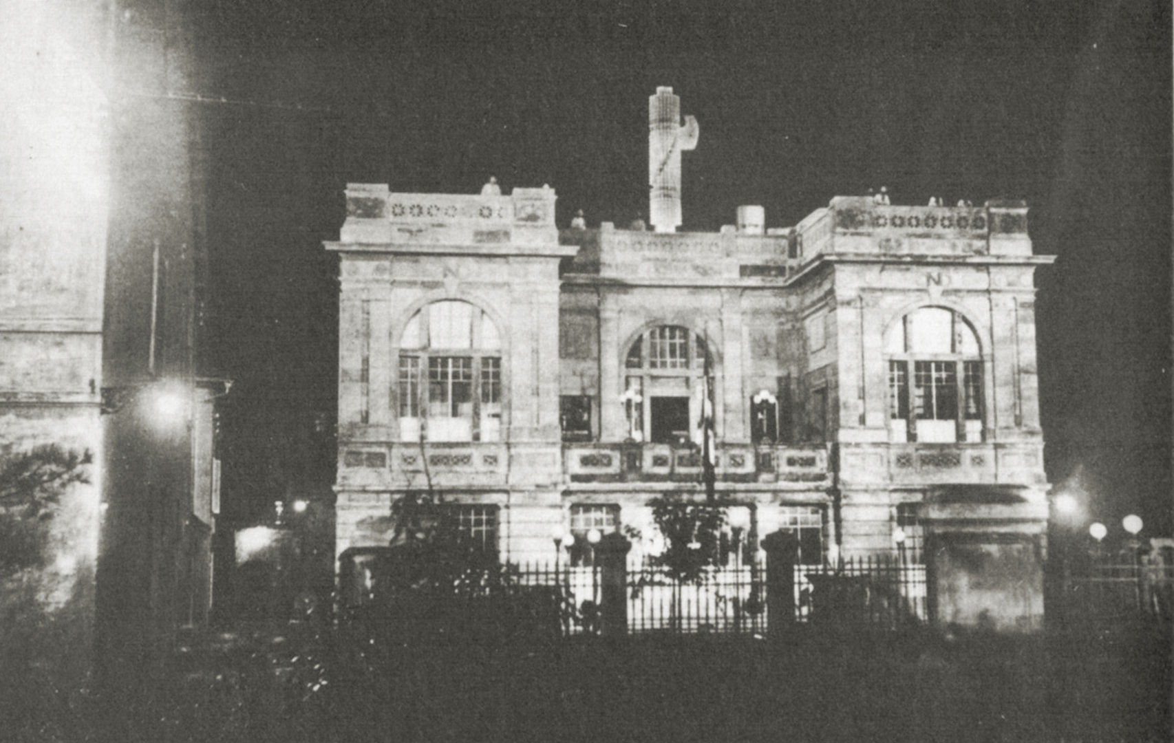 6. Imola, 1932, la sede dell’Opera Nazionale Dopolavoro nel giorno dell’inaugurazione alla presenza del Segretario del PNF Achille Starace (Archivio Franco Parenti)