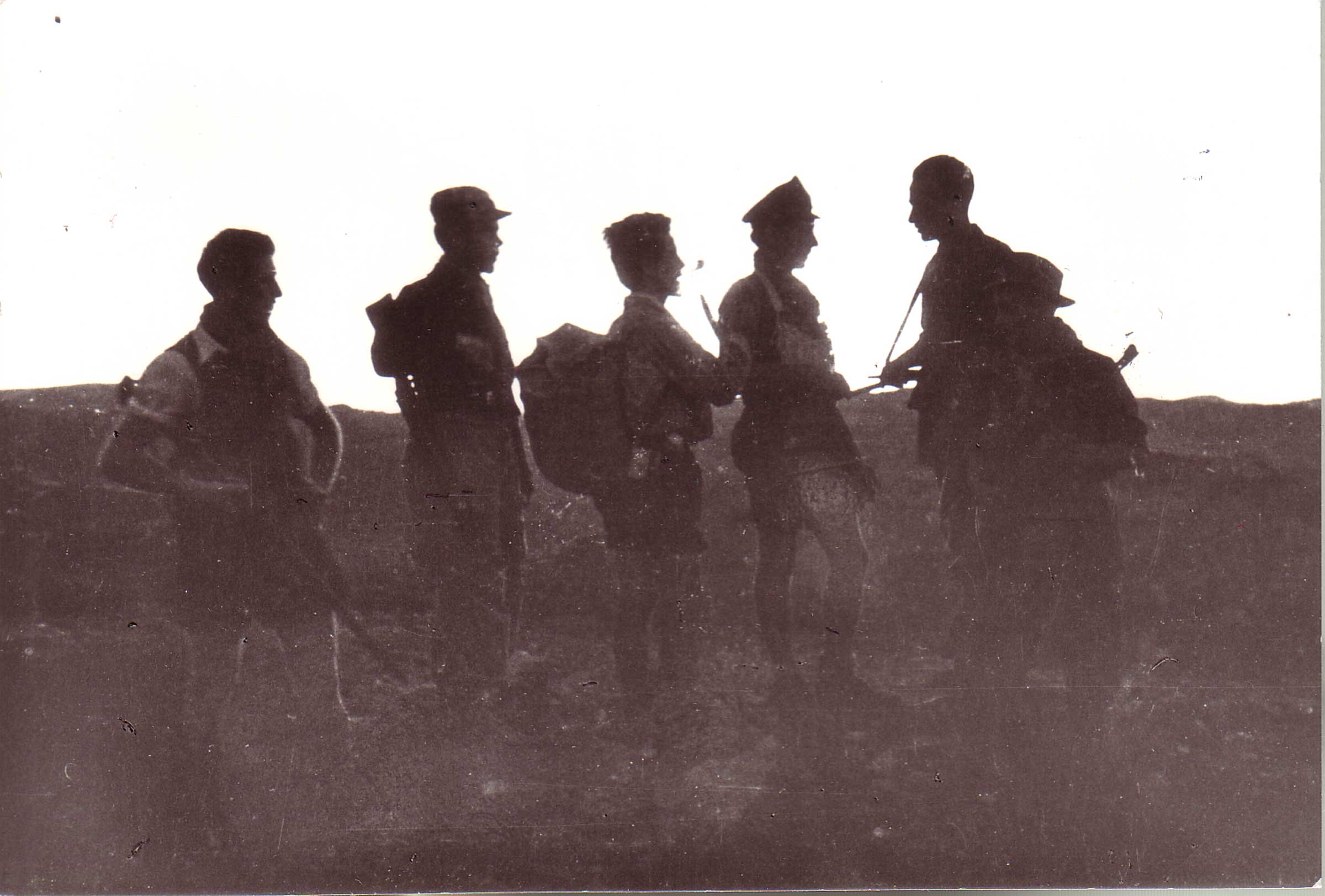 Pattuglia della 36ª Brigata Garibaldi in partenza per una missione nella zona di Monte Pianaccino nel luglio del 1944: da sinistra Tolmino Fornasari, Diritto Diolaiti, “Bartierino”, “Loredana”, Sergio Bonarelli, “Lupo” di San Lazzaro