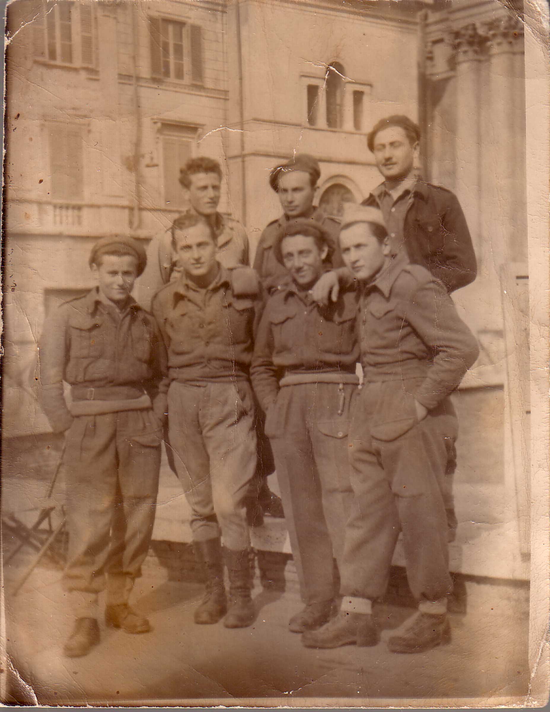 Ex partigiani inquadrati nel Gruppo di combattimento Cremona a Cesano nel marzo del 1945
